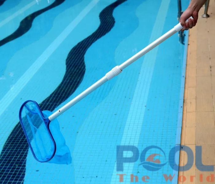 5 Sai Lầm Khi Mua Vợt Hồ Bơi Khiến Bạn Tốn Tiền Mà Vẫn Bẩn