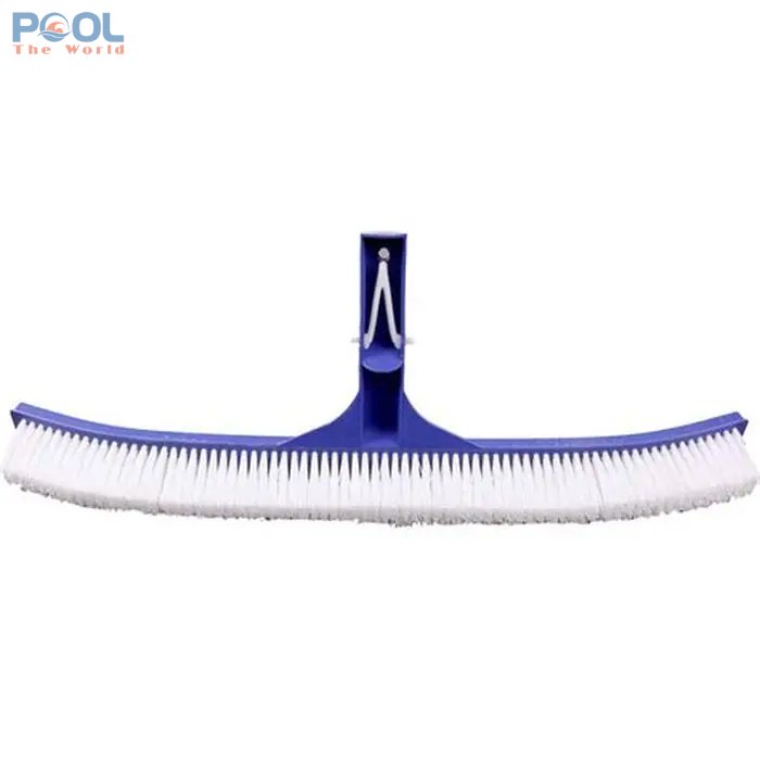 Không Còn Rêu Mốc – Bàn Chải Hồ Bơi Là Giải Pháp Sạch Đến Từng Kẽ Gạch