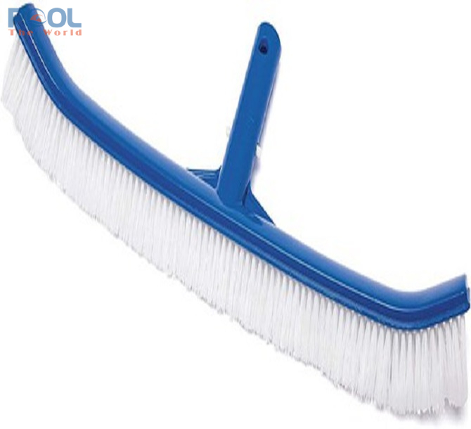 Đánh Bay Mảng Bám Trong Hồ Bơi Với Bàn Chải Chuyên Dụng – An Toàn & Tiết Kiệm