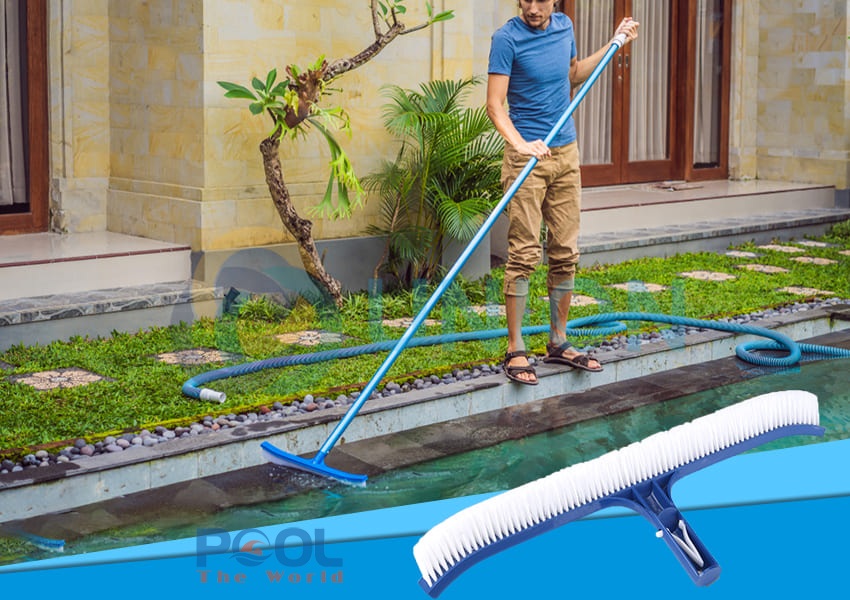 “Vũ Khí Diệt Rêu” – Bàn Chải Hồ Bơi Không Thể Thiếu