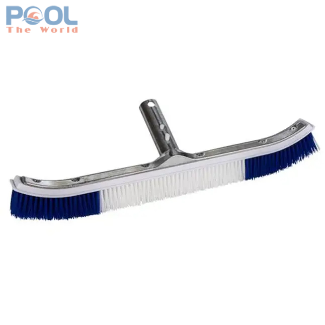 Không Phải Hóa Chất – Bàn Chải Mới Là “Vũ Khí” Làm Sạch Hồ Bơi Triệt Để