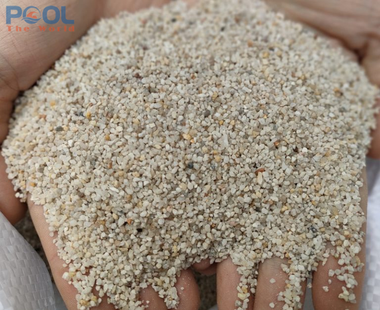 Ứng Dụng Cát Thạch Anh Trong Hệ Thống Lọc Nước Hồ Bơi Hiện Đại