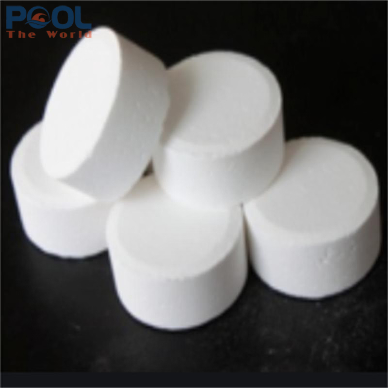 Hồ bơi lặng sóng – Hóa chất âm thầm làm sạch từng phân nước