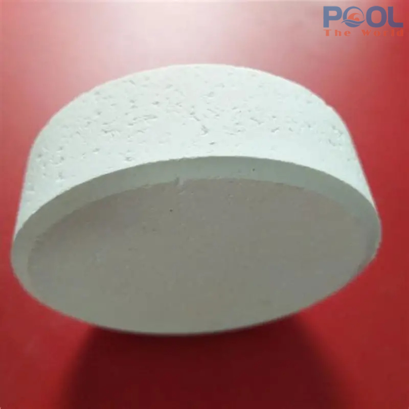 Hóa chất clo tan chậm trong xử lý nước hồ bơi – Lựa chọn tiết kiệm và hiệu quả