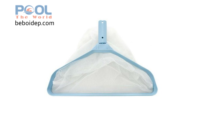 Cách kết hợp dụng cụ vệ sinh với máy lọc để tăng hiệu quả làm sạch hồ bơi