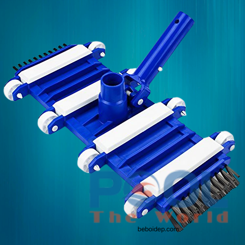 Giải pháp xử lý hồ bơi bẩn, rêu xanh bám chặt với bàn hút đáy hồ bơi 8 bánh chổi cọ 2 đầu xanh dương