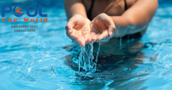 Hồ bơi lọc hoài vẫn đục? Nguyên nhân đến từ cặn siêu mịn khó xử lý. Khám phá cách dùng keo lắng cặn để làm nước hồ trong vắt chỉ sau một đêm!
