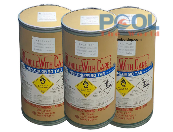 Bọt nổi trên mặt nước hồ bơi: Nguyên nhân & loại hóa chất giúp xử lý dứt điểm