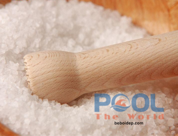 Bọt nổi trên mặt nước hồ bơi: Nguyên nhân & loại hóa chất giúp xử lý dứt điểm