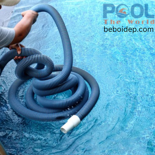 Cách kết hợp ống hút 12m với sào nhôm và đầu hút để làm sạch hồ bơi triệt để