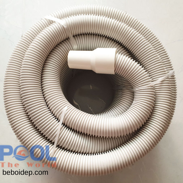 Cách kết hợp ống hút 12m với sào nhôm và đầu hút để làm sạch hồ bơi triệt để