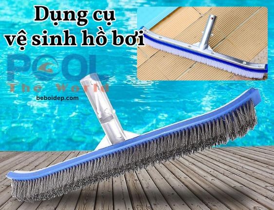 Bàn chải hồ bơi bền bỉ đồng hành cùng công tác vệ sinh chuyên nghiệp