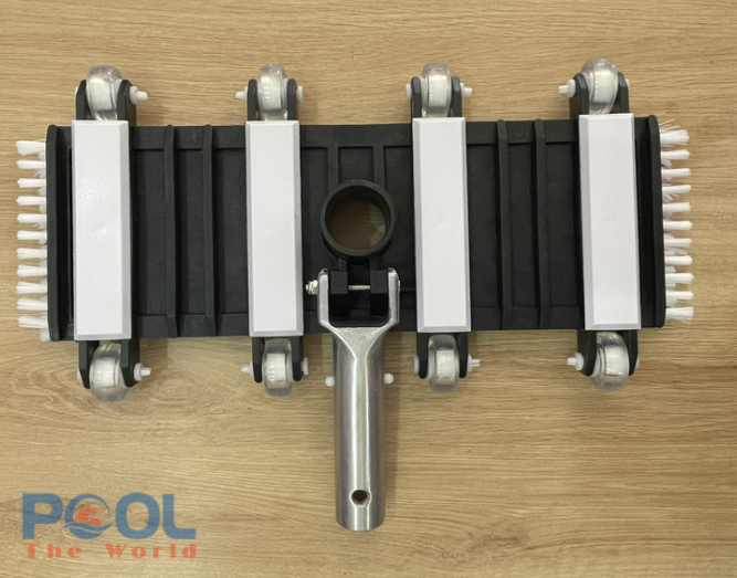 Bí quyết chọn đúng loại bàn hút vệ sinh bể bơi từ Thế Giới Bể Bơi