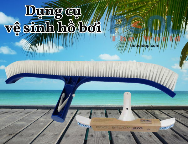 Cách đánh sạch màng nhớt vách sâu nhờ sào nhôm 7m và bàn chải dùng cho hồ bơi