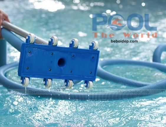 Cách Hút Sạch Xác Tảo Gom Cụm Sau Khi Châm Clo Bằng Bàn Hút Đáy Hồ Bơi Chuẩn