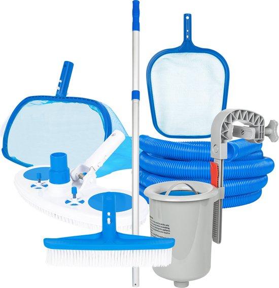 Cách lựa chọn dụng cụ vệ sinh hồ bơi phù hợp với từng diện tích