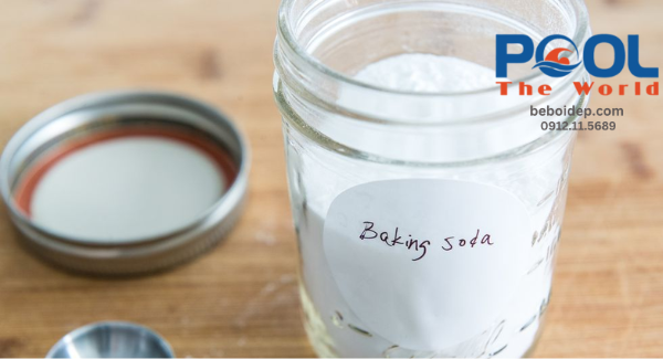 Cách tính lượng bột Soda tăng pH cần châm hằng ngày cho hồ bơi