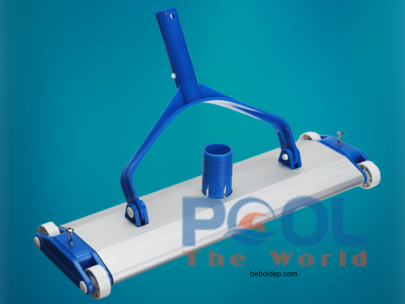 Chọn Bàn hút đáy hồ bơi 4 bánh hay 8 bánh để làm sạch tối ưu?