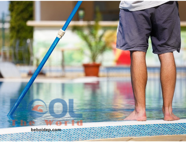 Có nên để sào nhôm ngoài trời thường xuyên không? Những điều chủ hồ bơi cần biết 