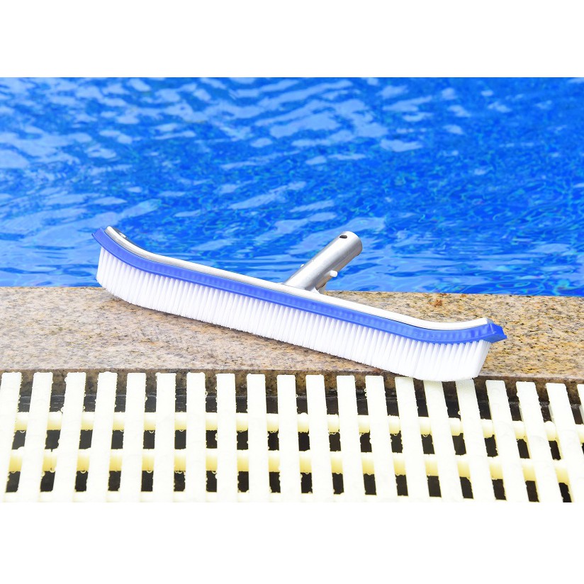 Đánh bay mọi rêu tảo với 5 bàn chải chuyên dụng từ Thế Giới Bể Bơi