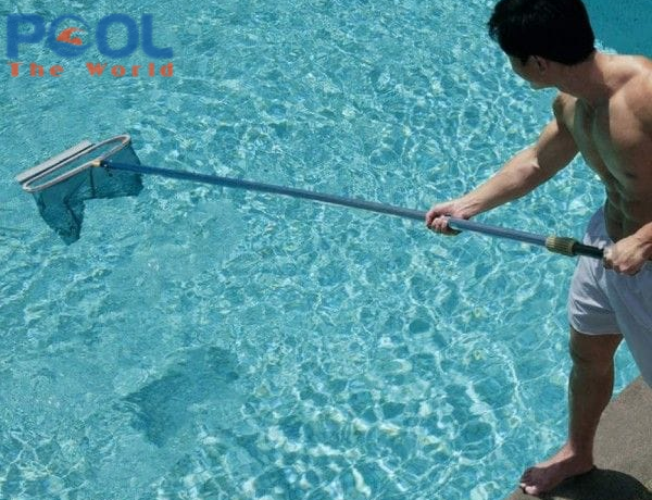 Dùng sào nhôm tối đa bao nhiêu mét là an toàn khi vệ sinh hồ bơi?