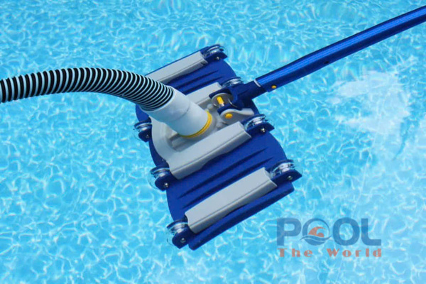 Giữ Hồ Bơi Luôn Sạch Chỉ Với Một Combo Dụng Cụ Vệ Sinh Chuyên Dụng