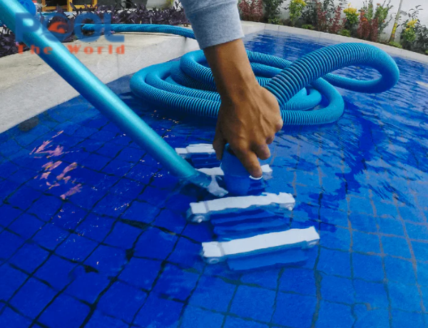Hút đáy hồ bơi bao lâu thì sạch? Bí quyết vệ sinh hồ bơi chuẩn chuyên gia