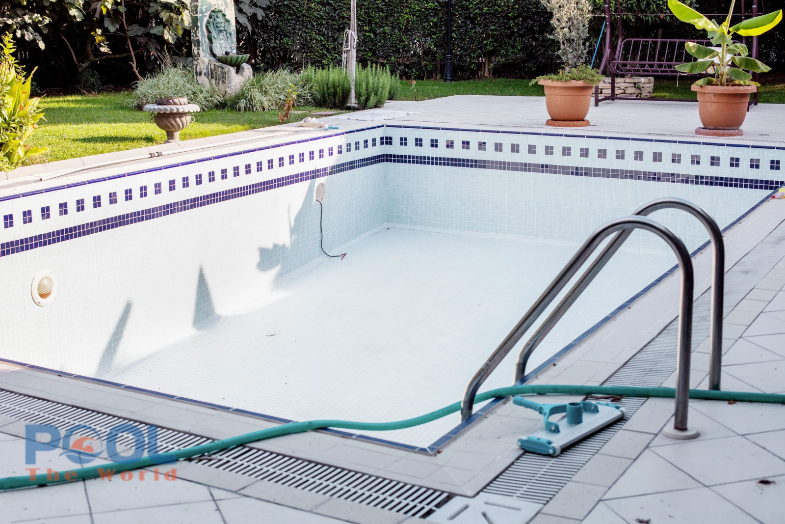 Chlorine Nhật TTCA 90% Viên 200g: "Lá chắn" bảo vệ hồ bơi khỏi nước mưa ô nhiễm