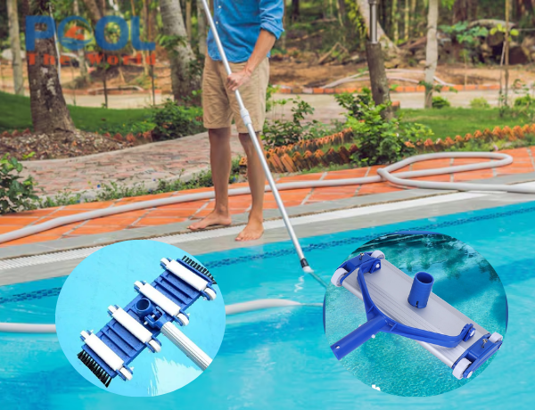 Nên chọn bàn hút đáy có chổi hay không chổi để vệ sinh hồ bơi?