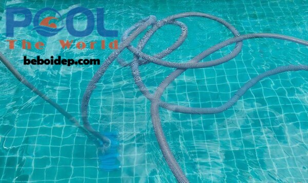 Ống mềm hút vệ sinh hồ bơi mắt xích quan trọng cho làn nước trong xanh tinh khiết