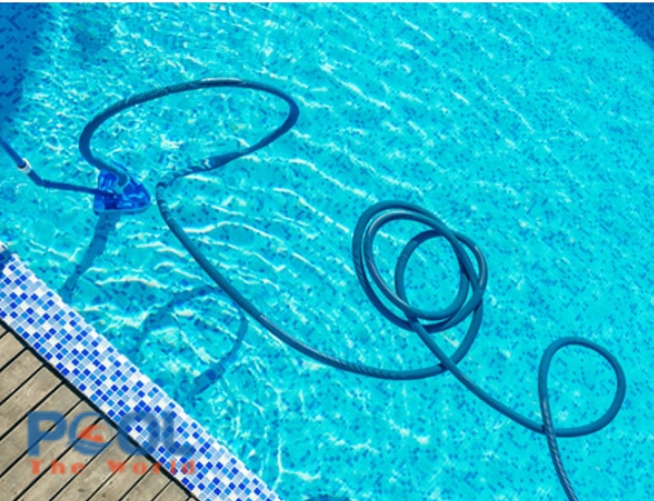 Quy trình mồi nước chuẩn xác cho ống hút hồ bơi trước khi hút đáy