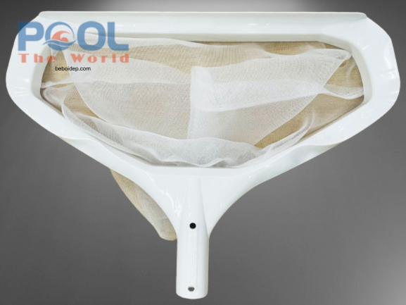 Tại sao chuyên gia luôn ưu tiên sử dụng vợt túi sâu cho hồ bơi ngoài trời?