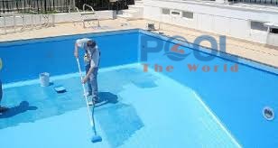 Tại sao nước hồ bơi cần được xử lý hóa chất định kỳ dù nhìn bằng mắt thường vẫn thấy trong