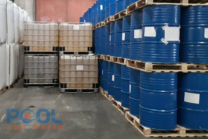 Đừng để tảo vàng xâm chiếm: Cách dùng Chlorine Cá Heo 70% để "Shock" hồ bơi đúng chuẩn