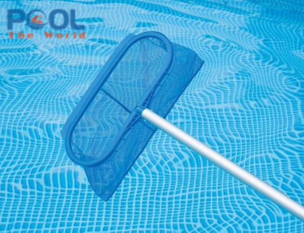 Vì sao lưới vợt rác hồ bơi dễ bị mục khi ngâm nước lâu?