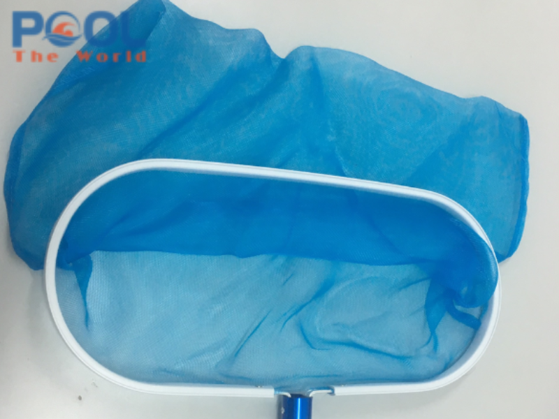 Vì sao nên dùng vợt lá cây thay vì vớt thủ công?