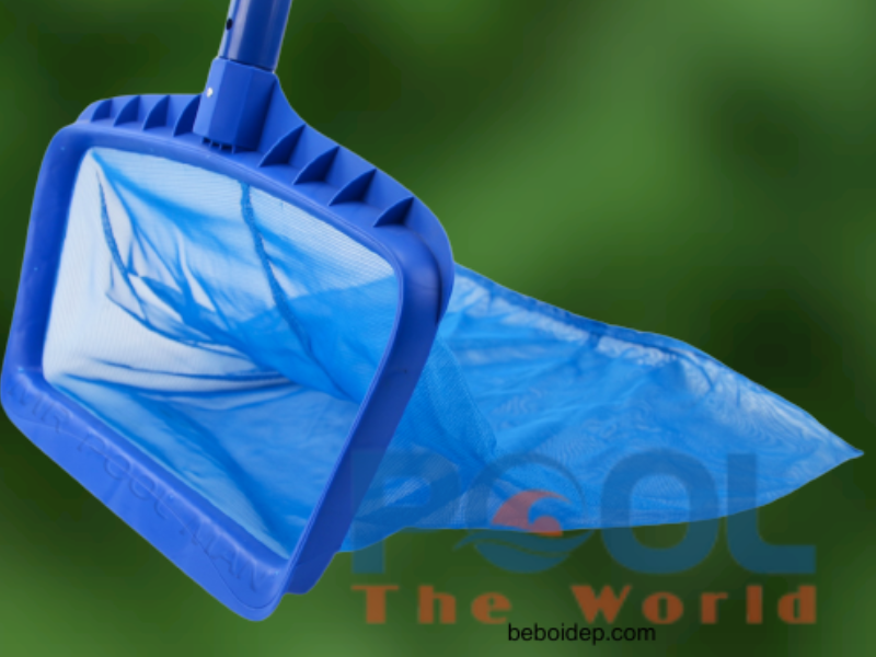 Vì sao nên dùng vợt lá cây thay vì vớt thủ công?