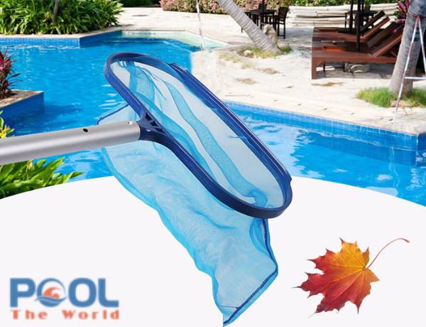 Vợt rác hồ bơi tam giác có khác gì so với vợt rác hình tròn?