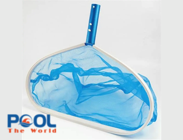 Vợt rác hồ bơi tam giác có khác gì so với vợt rác hình tròn?