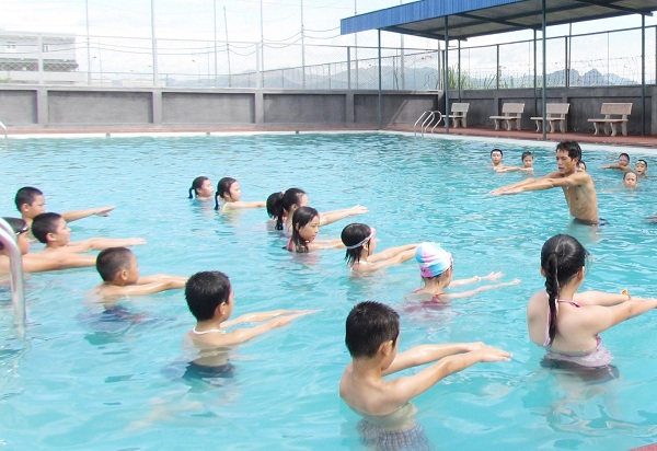 Thiết kế hồ bơi phù hợp cho trẻ em