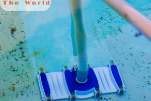 Bàn Hút Hồ Bơi Có Bánh Xe Nhưng Vẫn Hay Bị Kẹt Ở Góc: Vì Sao?