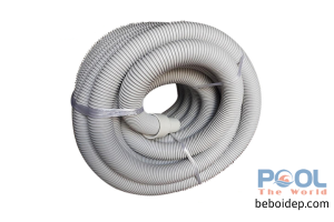 Cách kết hợp dụng cụ vệ sinh với máy lọc để tăng hiệu quả làm sạch hồ bơi