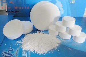 Cách phối hợp bình châm hóa chất tự động vào TCCA Japan 70% viên 200g