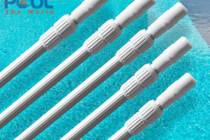 Có nên mua sào nhôm thật dài để vệ sinh hồ bơi không?