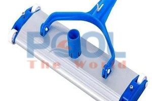 Hiệu Quả Gấp Đôi Khi Dùng Bàn Hút Nhôm 4 Bánh Xe Vệ Sinh Bể Bơi