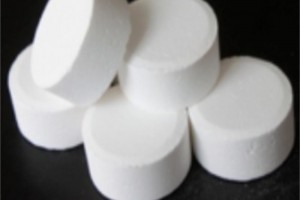 Hồ bơi lặng sóng – Hóa chất âm thầm làm sạch từng phân nước