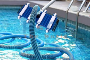 Không Cần Máy Móc Đắt Tiền – Chỉ Với Bàn Hút Hồ Bơi, Hồ Sạch Như Mới