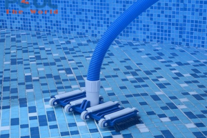 Làm sao để hút đáy hồ mà không làm đục nước hồ bơi?