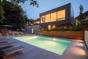 Ngôi nhà một tầng với bể bơi được thiết kế đẹp mắt
