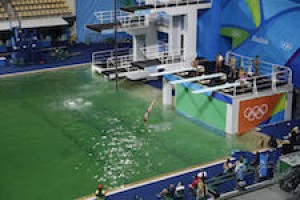 Sử dụng sai hoá chất bể bơi khiến nước hồ bơi Olympic nhiễm khuẩn nặng